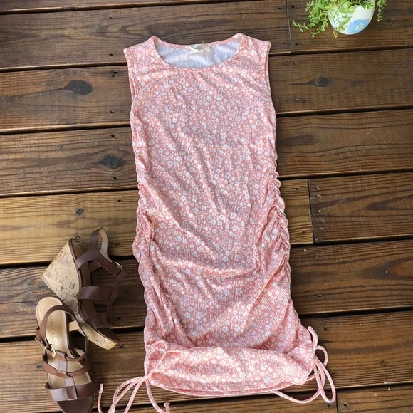 jessica simpson pink floral dress Jessica Simpson Ruched Sides Dainty Floral Dress-M